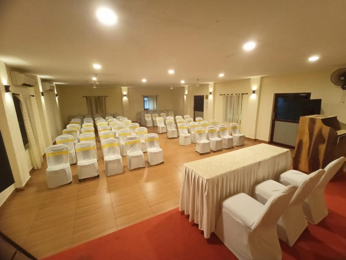 Sea Lagoon Health Resort Kochi Buitenkant foto