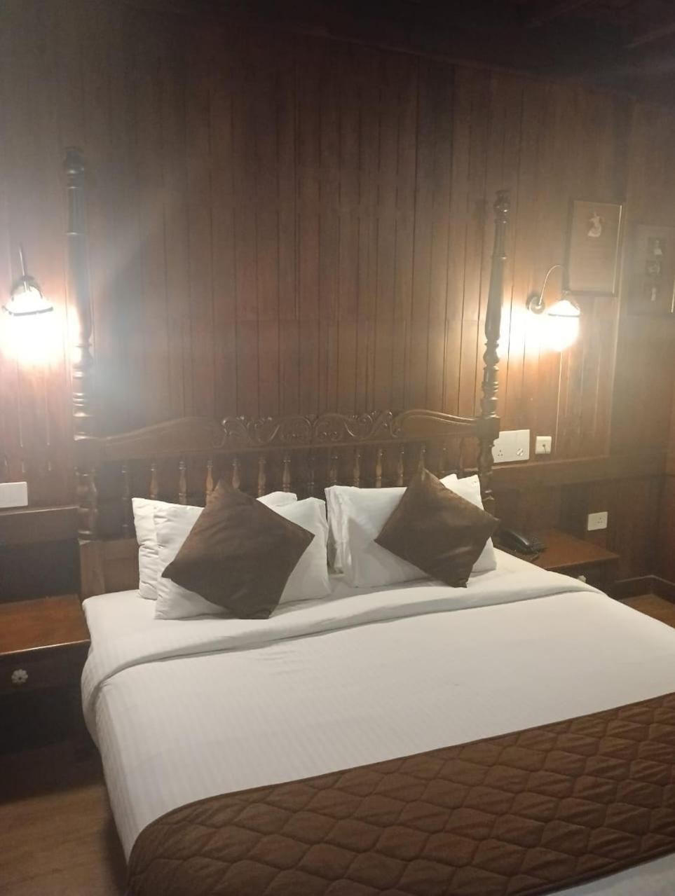 Sea Lagoon Health Resort Kochi Buitenkant foto